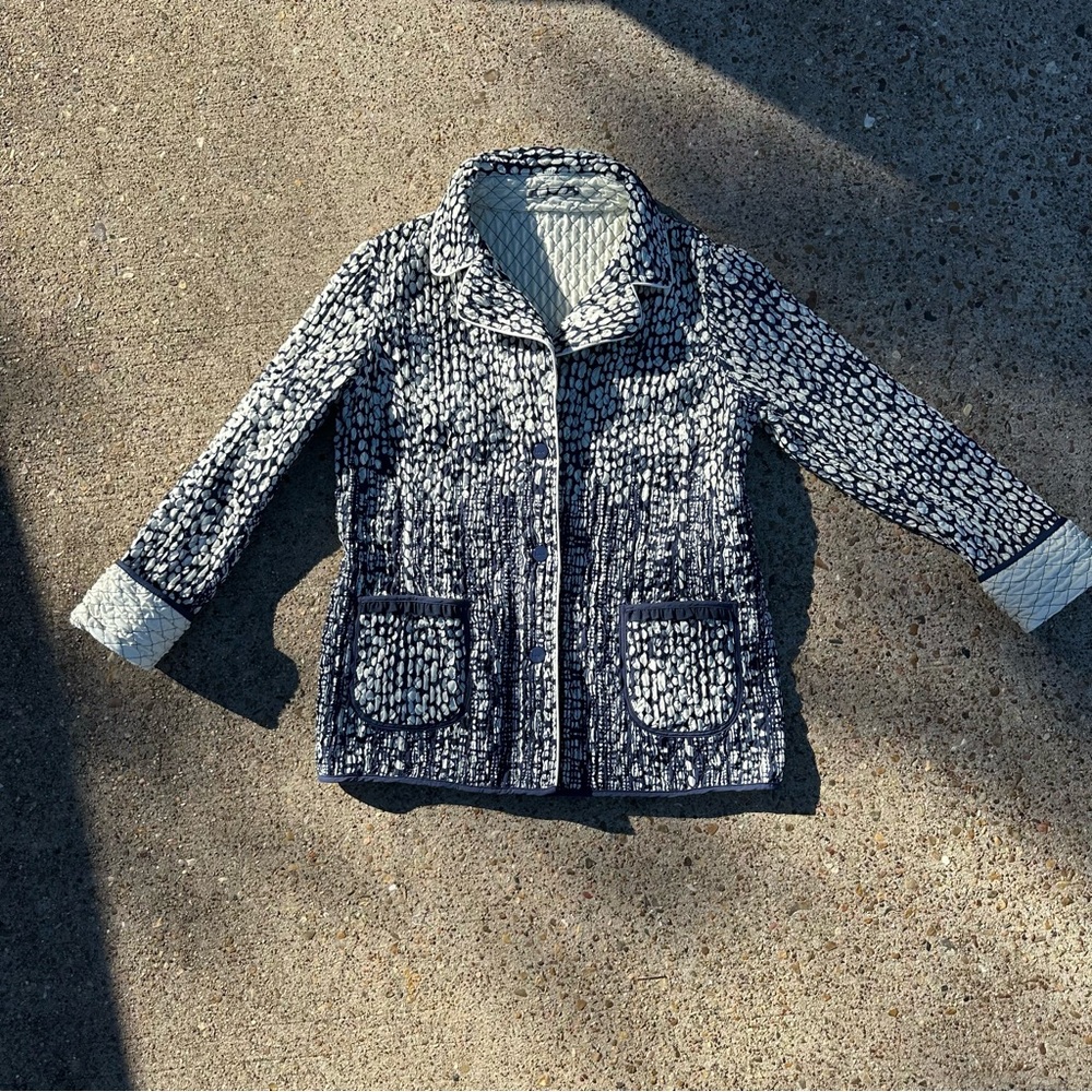 LADIES  SLIGHTLY USED VINTAGE LADI FANCY (MADE IN ITALY) REVERSIBLE QUILTED JACK